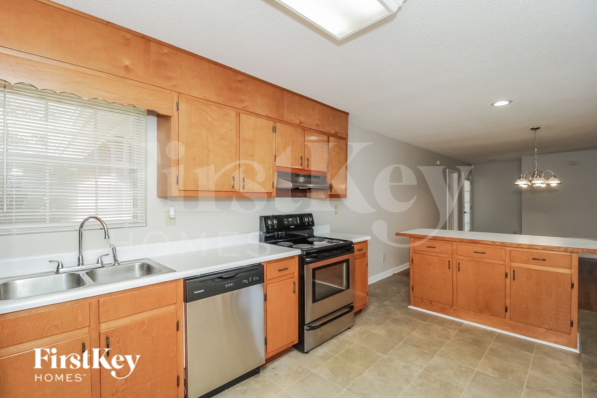 Building Photo - 420 Castlewood Rd