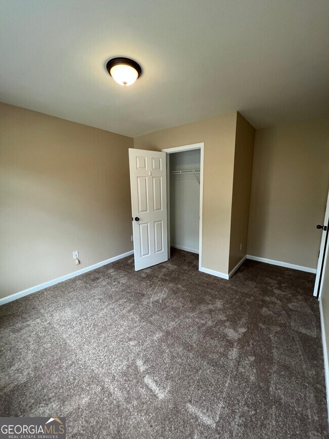 Building Photo - 1682 Northgate Mill Dr