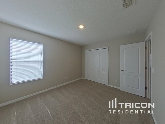 Building Photo - 2076 Bent Grass Ave