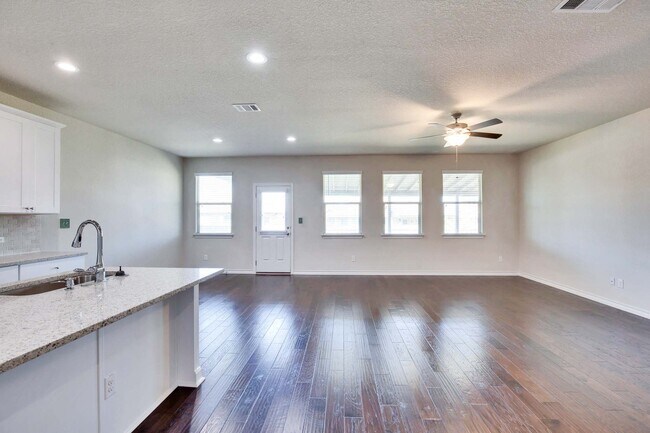 Building Photo - 8008 Massa Dr