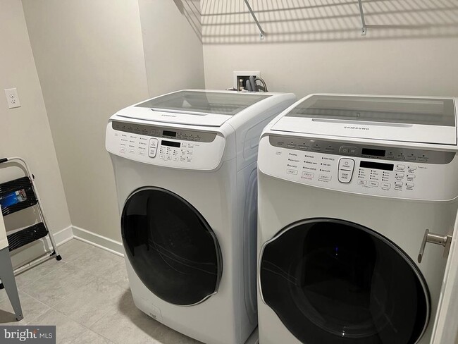 Building Photo - 205 Hibiscus Way