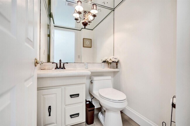 Building Photo - 270 Captains Walk