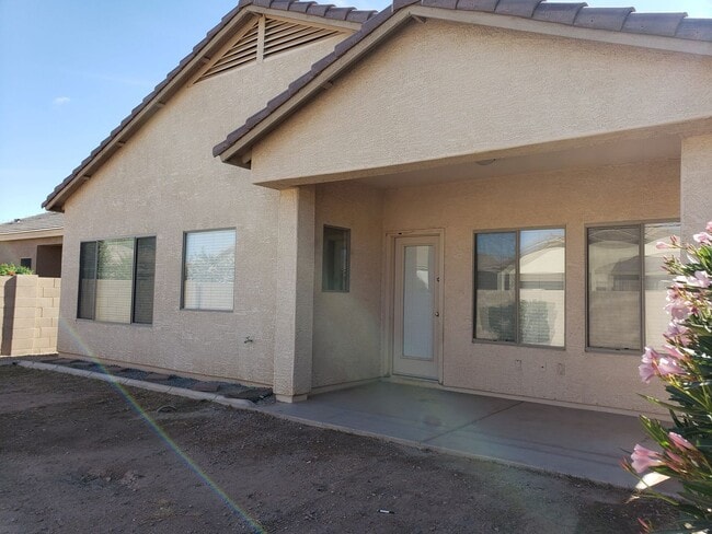 Building Photo - 44714 Alamendras St
