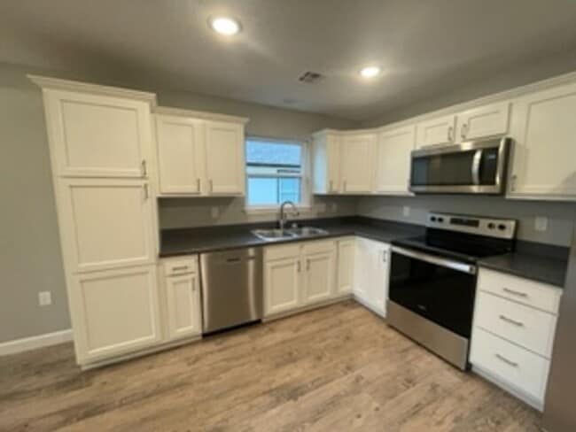 Building Photo - Italian Estates Property Management