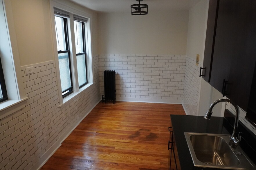 Building Photo - 4107 N Kedzie Ave