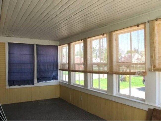 Building Photo - 19 Burke St