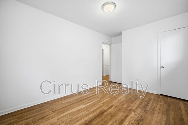 Building Photo - 327 Sycamore Ave