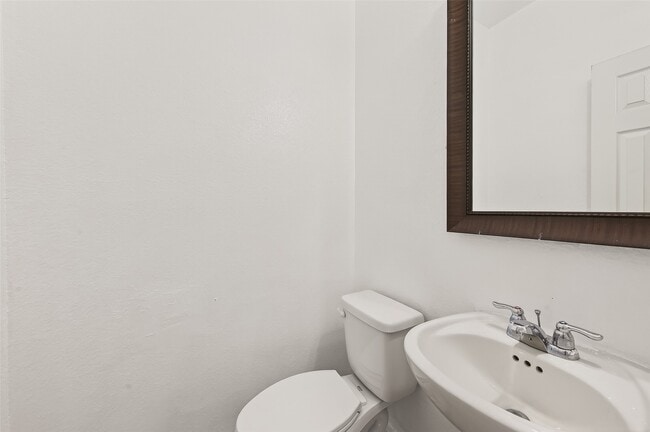 Building Photo - 5519 Jay Thrush Dr