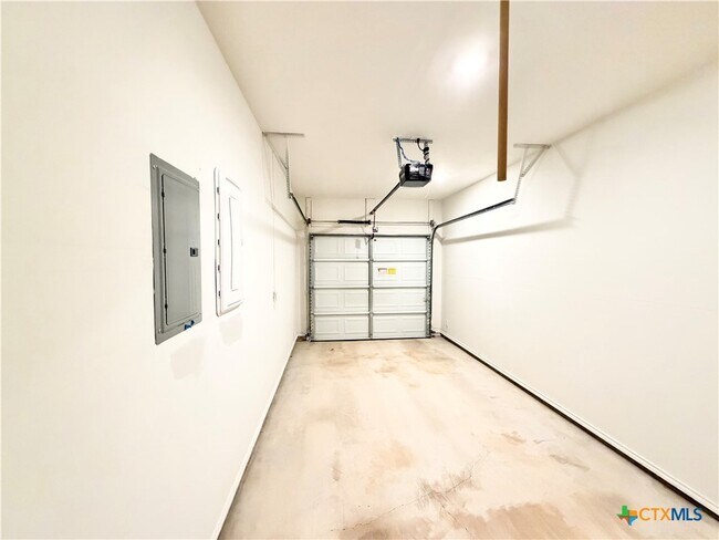 Building Photo - 326 Grn Valley Dr