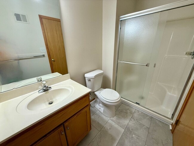 Building Photo - Amazing 3 Bedroom Townhouse!