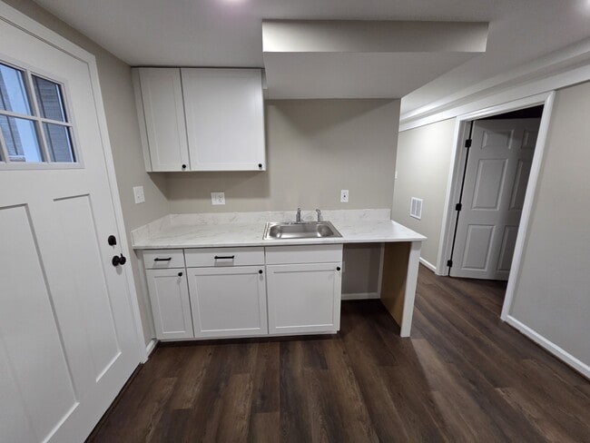 Building Photo - 611 Austin Ln