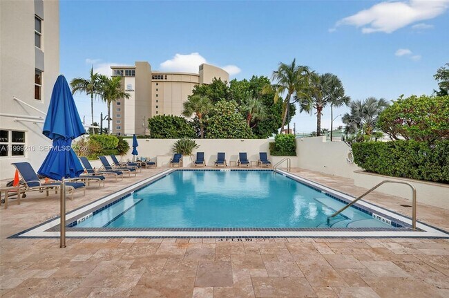 Building Photo - 3000 E Sunrise Blvd