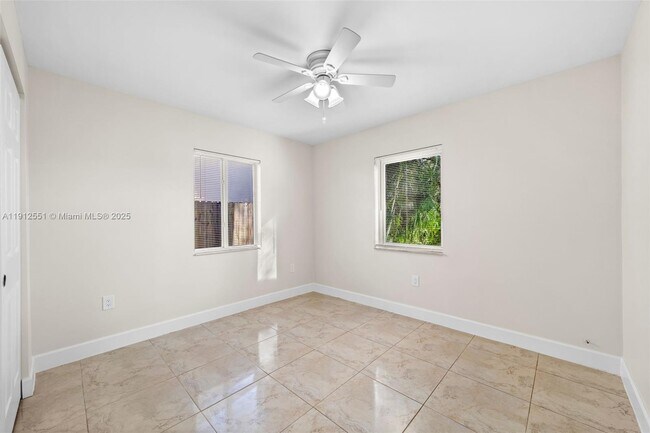 Building Photo - 2410 Coolidge St