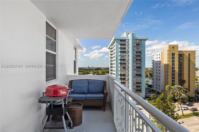 Building Photo - 5825 Collins Ave