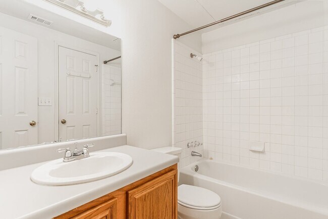 Building Photo - 3329 Rosedale Ave