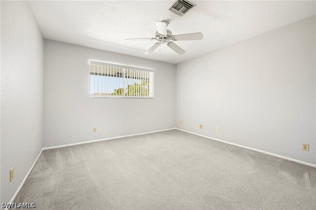 Building Photo - 1376 Chesapeake Ave