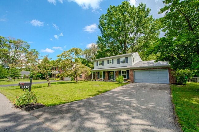 Building Photo - Recently Updated! 4 Bed/2.5 bath