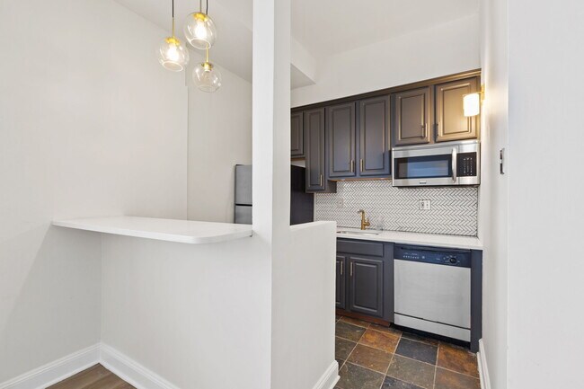 Building Photo - 2005 Lynch St