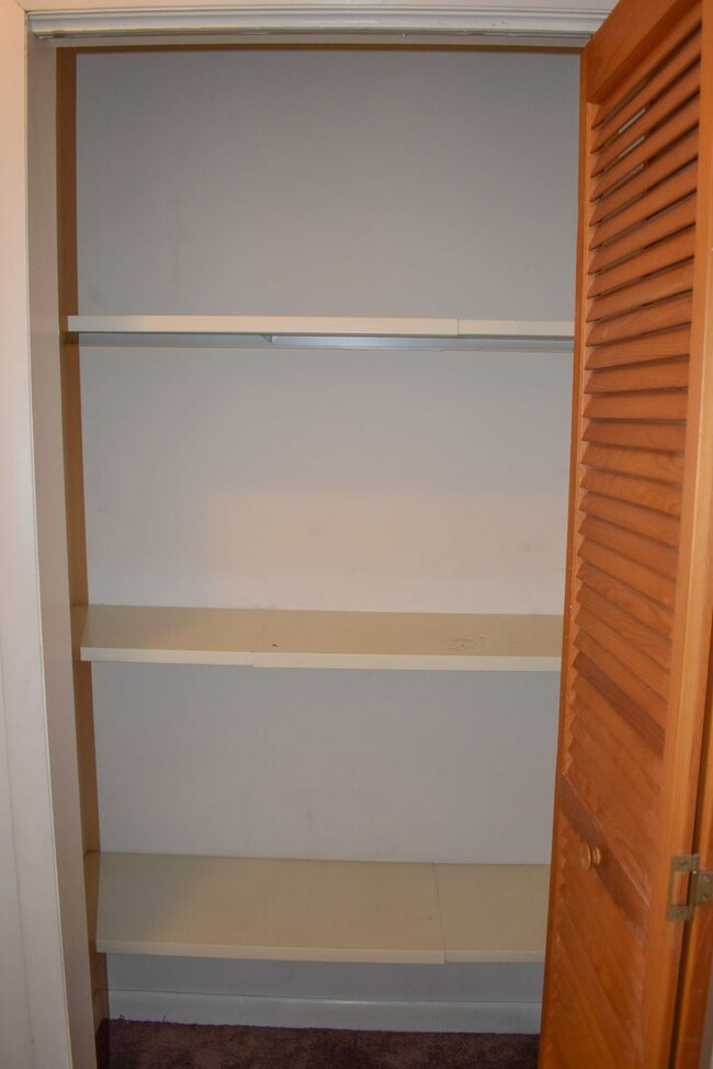 Building Photo - 2 Bedroom in Jersey Shore with 1 Car Garage!