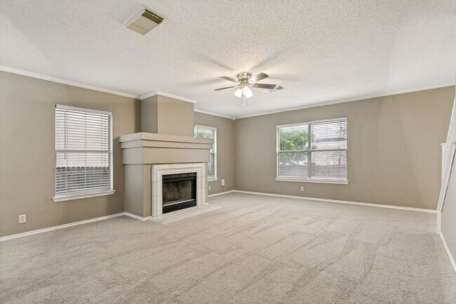 Building Photo - 3-BEDROOM HOME IN GUILBEAU PARK