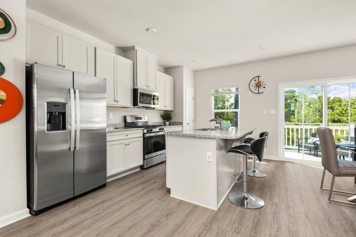 Building Photo - 207 Falcon Ave