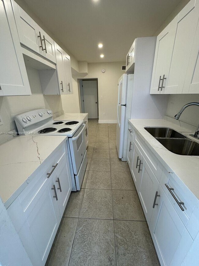 Building Photo - 1951 NE 167th St