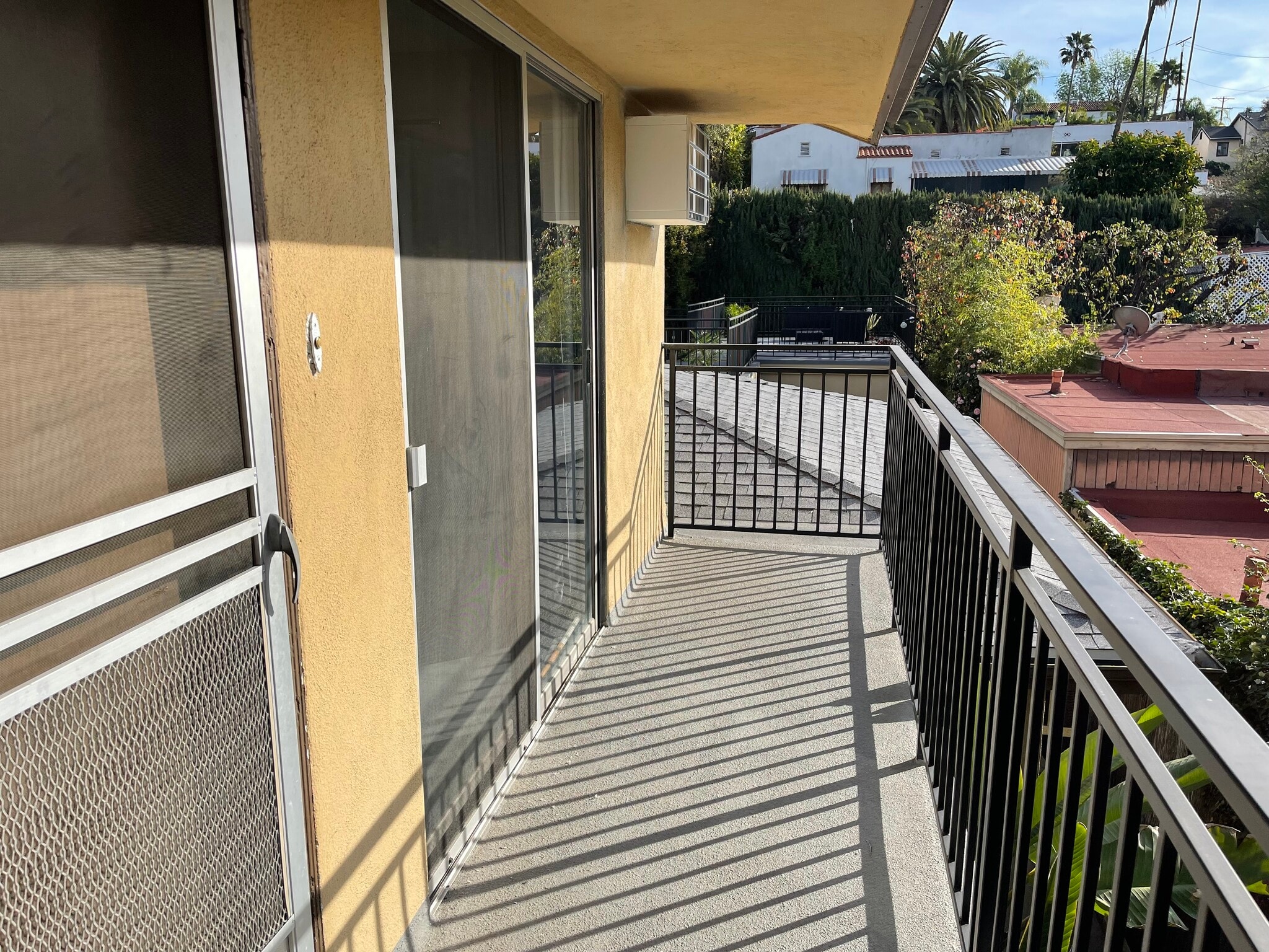 Balcony - 2328 N Beachwood Dr