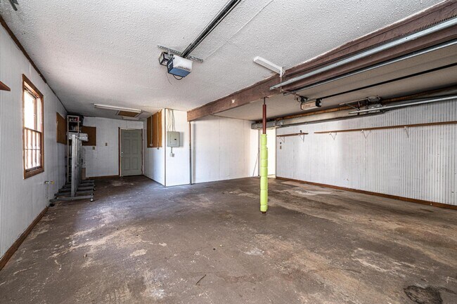 Building Photo - 1058 18th Ave NW