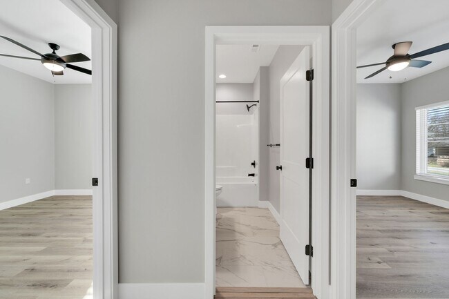 Building Photo - Hickory Village 55 Plus, LLC - 3700 E Cherry St Springfield, MO 65809