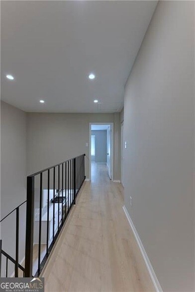 Building Photo - 2179 Surrey Ct