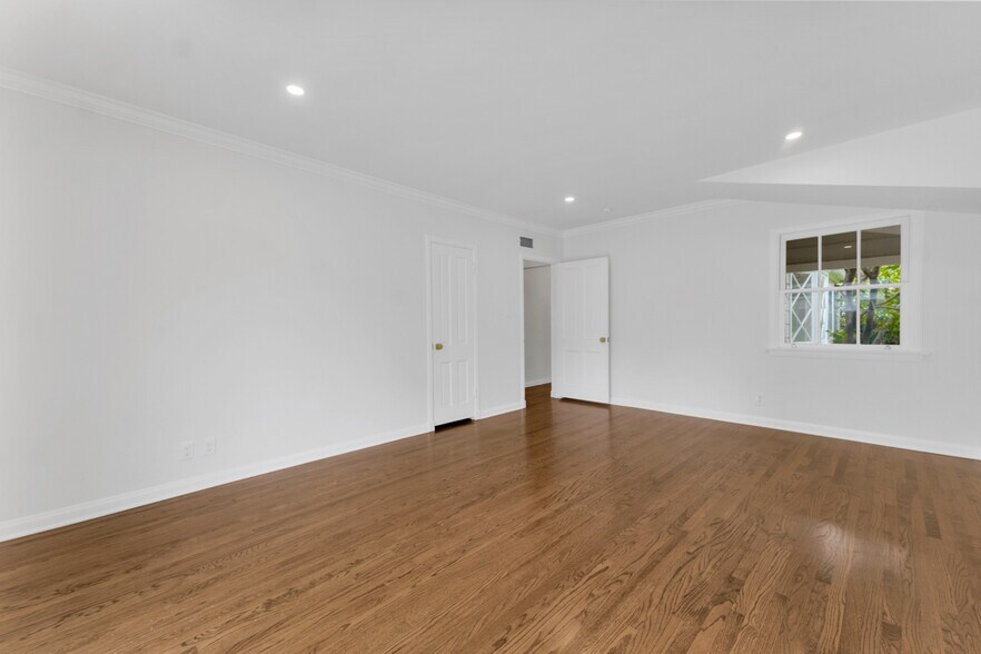 Building Photo - 4722 Forman Ave