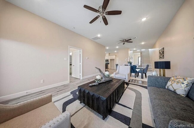 Building Photo - 1113 5th Ave