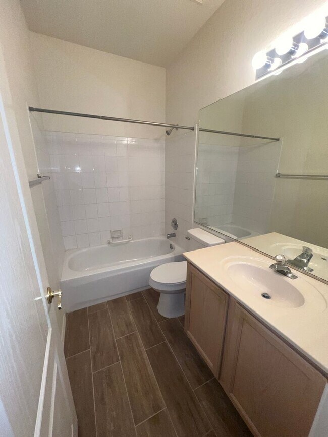 Building Photo - CATALINA FOOTHILLS 3 BEDROOM 2 BATH WITH DEN NEAR SABINO CANYON