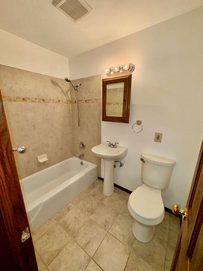 Building Photo - Move-In Ready 3-Bedroom with Modern Updates and Fantastic Outdoor Space