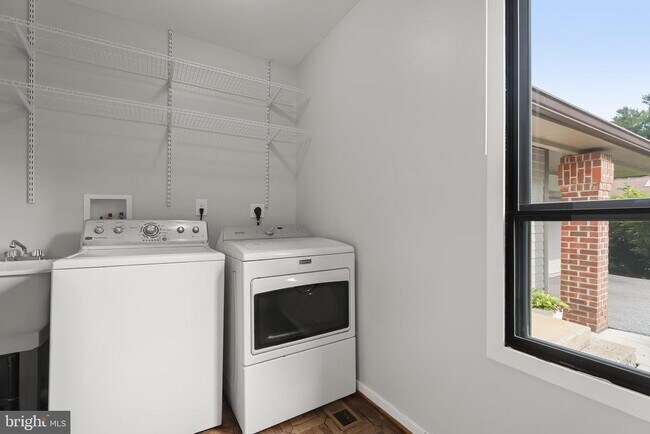 Building Photo - 5 Whitebridge Ct