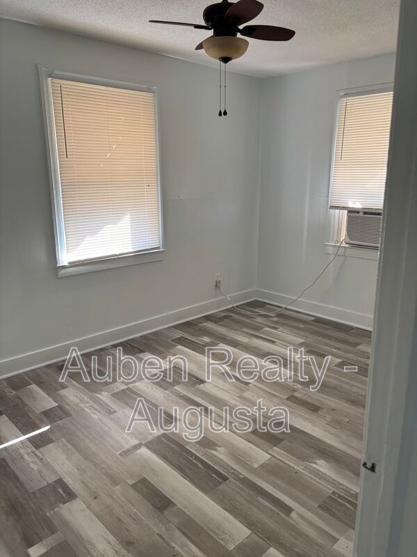 Building Photo - 2125 Kennedy Dr