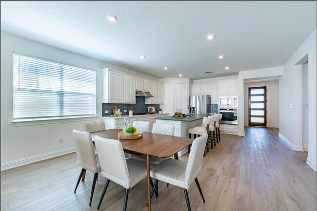 Building Photo - 1040 Villa Rialto View