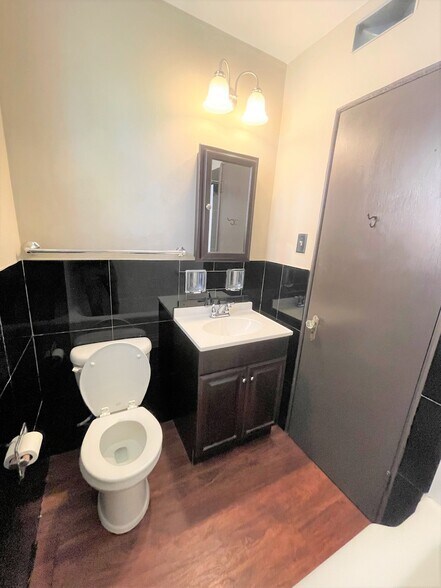 Building Photo - 5712 Phillips Ave