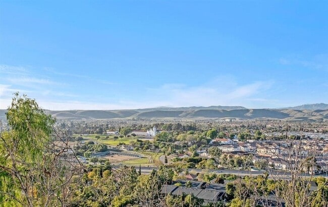 Primary Photo - Rent Today!! Stunning 3-Bedroom Condo with...