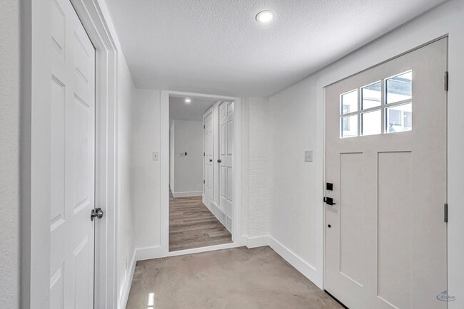 Building Photo - 1607 Butternut Ln