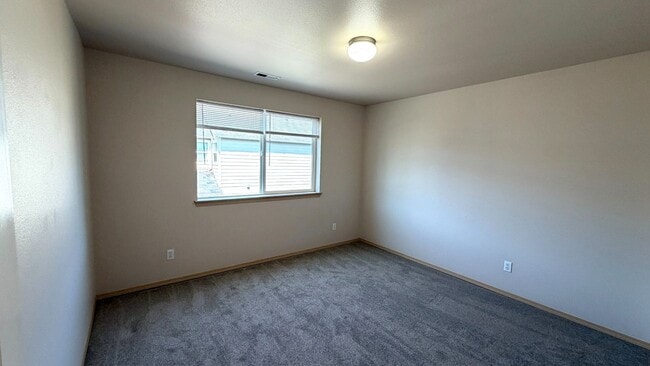 Building Photo - Beautifully Updated 3 Bedroom + Loft Home with New A/C