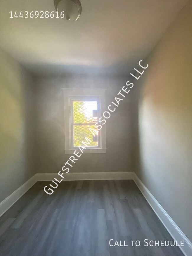 Building Photo - 2926 Arunah Ave