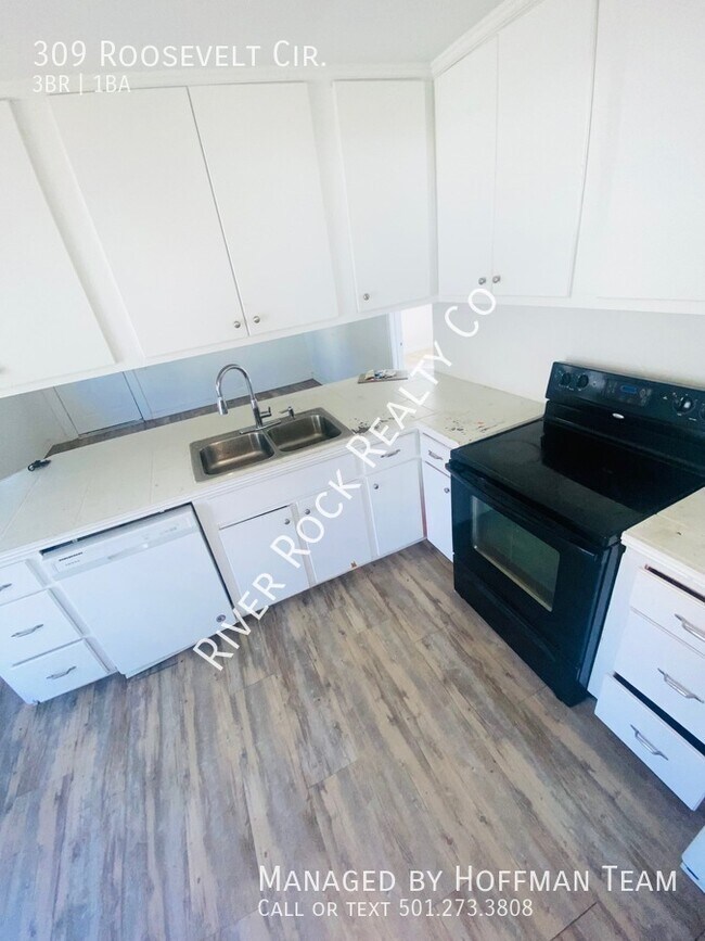 Building Photo - 309 Roosevelt Cir