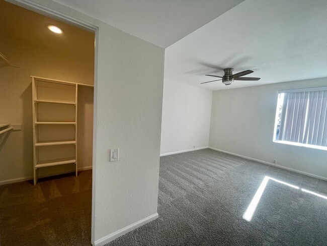 Building Photo - AVAILABLE NOW!!! 2 Bedroom 2 Bathroom Remo...