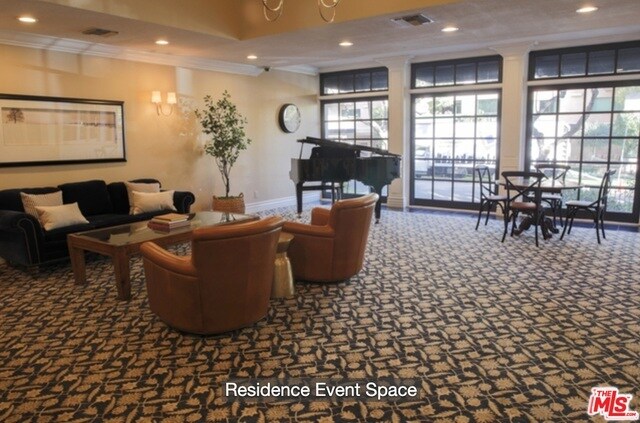 Building Photo - 435 N Oakhurst Dr