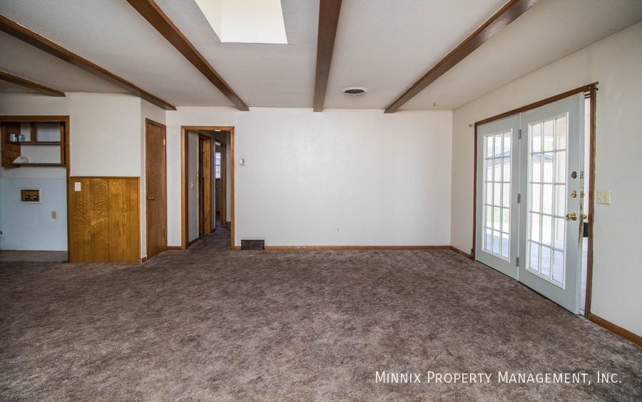 Building Photo - 1009 Garland