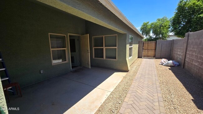 Building Photo - 8110 S 2nd Dr