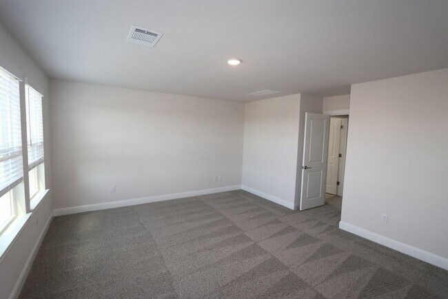 Building Photo - 2901 Mary Elizabeth Dr