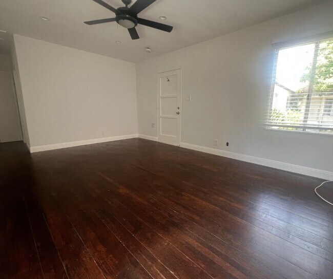 Building Photo - 1028 17th St