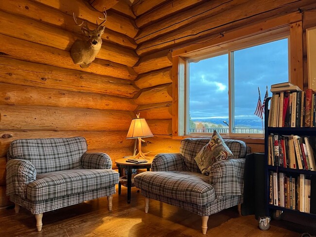 Building Photo - Fully Furnished Cabin with great views. Lo...